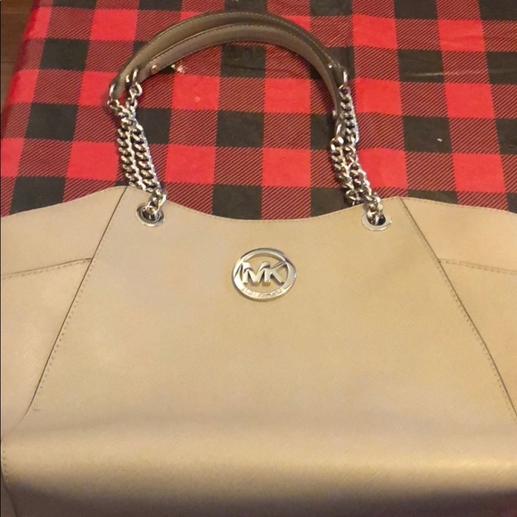 Michael Kors Handbags - Michael Kors Jet Set Handbag